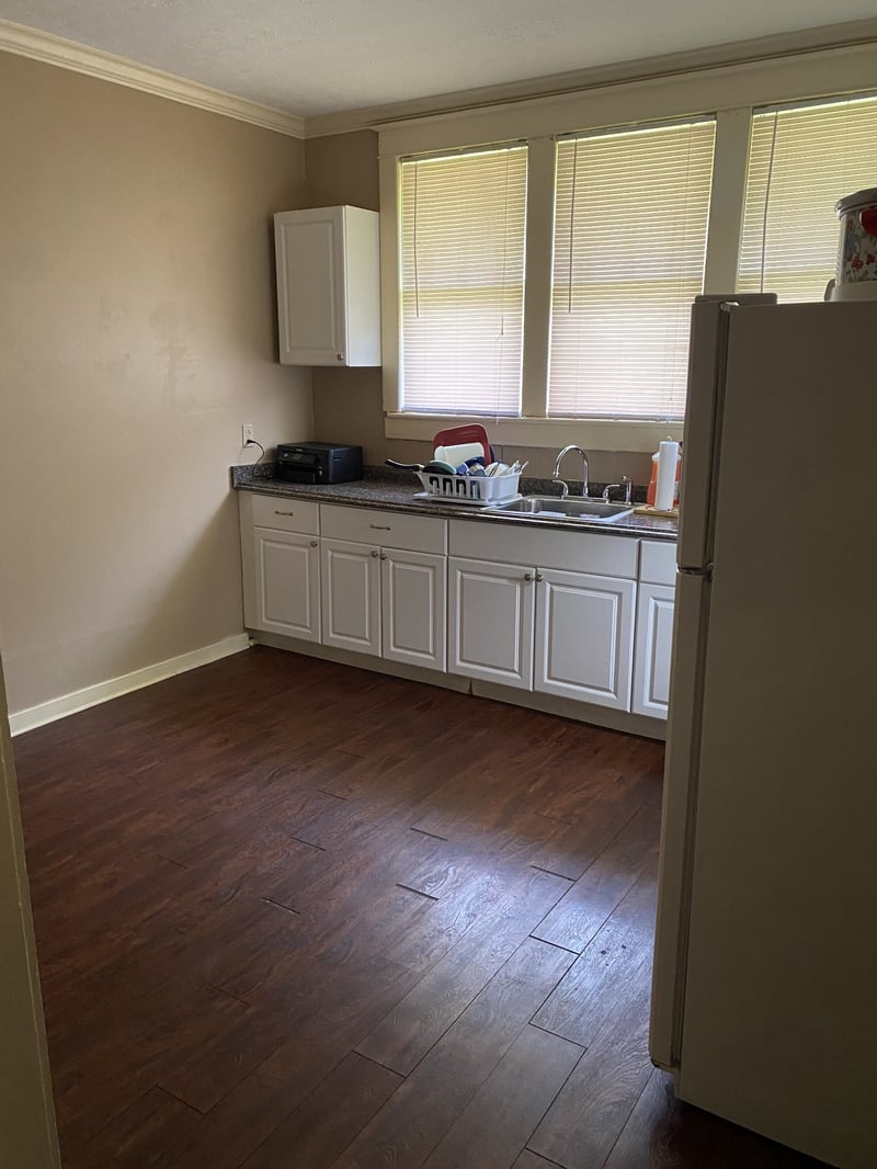 212 W End Ave, Dickson, TN 37055