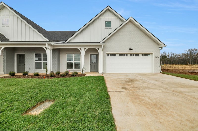 1960 Grace Johns Cir, Murfreesboro, TN 37128