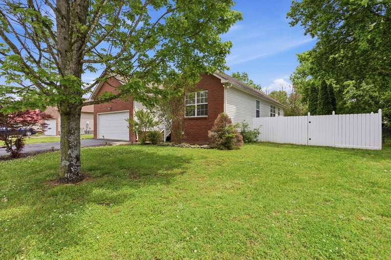 1909 Fieldstone Dr, Columbia, TN 38401