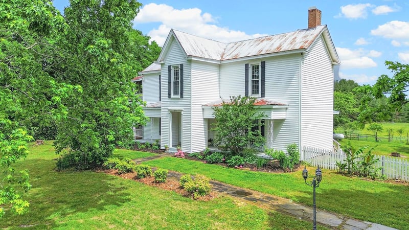 2816 Highway 12 , Chapmansboro, TN 37035