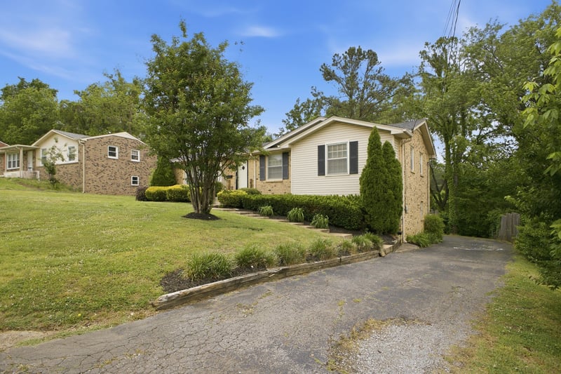 320 Ash Grove Dr, Nashville, TN 37211