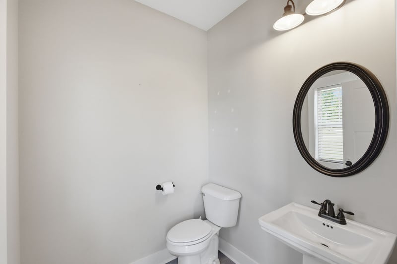 306 College St, Burns, TN 37029