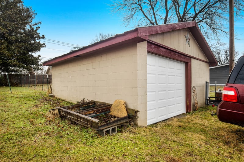 2461 Old Greenbrier Pike, Greenbrier, TN 37073