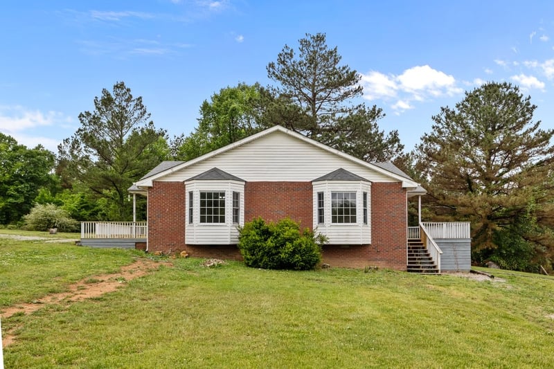 4131 Highway 48 , Charlotte, TN 37036