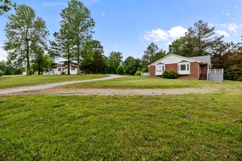 4131 Highway 48 , Charlotte, TN 37036