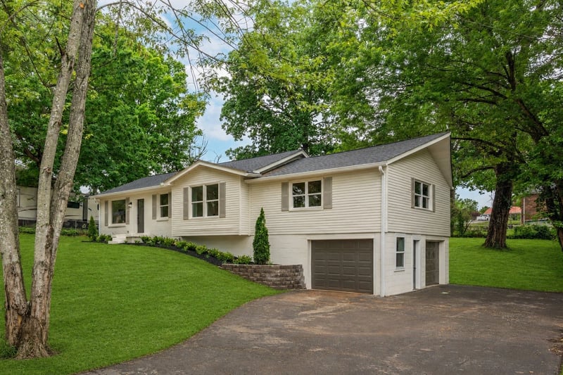 312 Bluebird Ln, Dickson, TN 37055