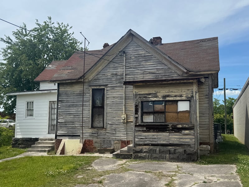 223 N Main St, Dickson, TN 37055