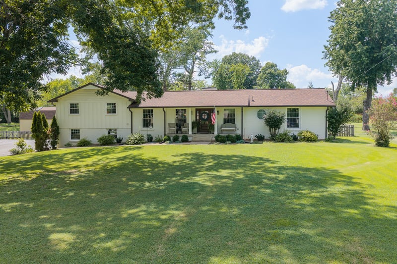 384 Indian Lake Rd, Hendersonville, TN 37075