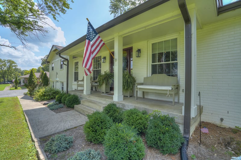 384 Indian Lake Rd, Hendersonville, TN 37075