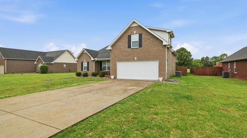 1033 Stratus Dr, Murfreesboro, TN 37127