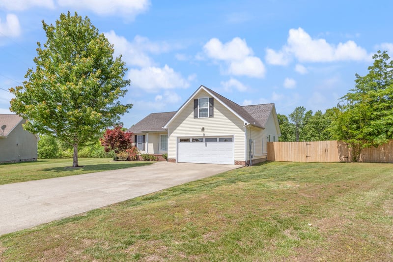 207 Coleman Dr, White Bluff, TN 37187
