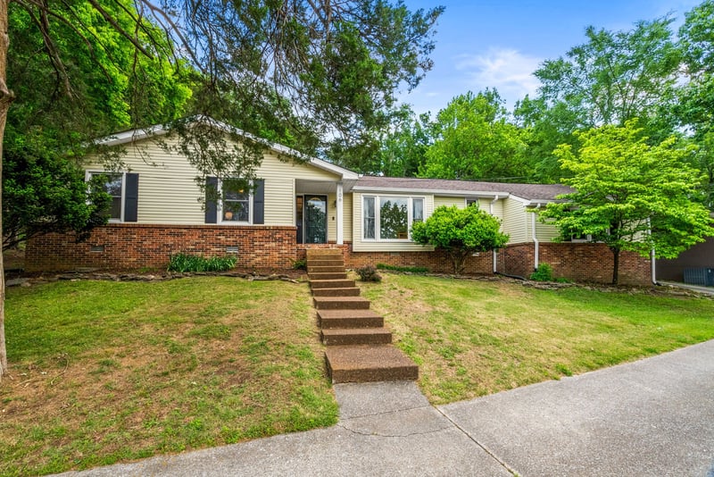 106 Diddle Dr, Hendersonville, TN 37075