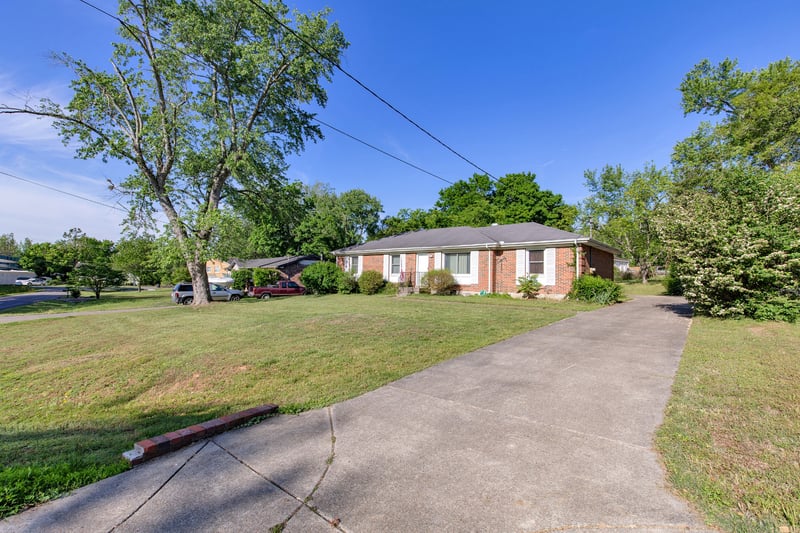 102 Trucord Dr, Hendersonville, TN 37075
