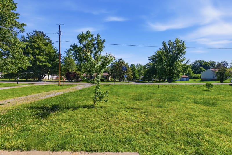 1040 Rebecca Dr, Burns, TN 37029