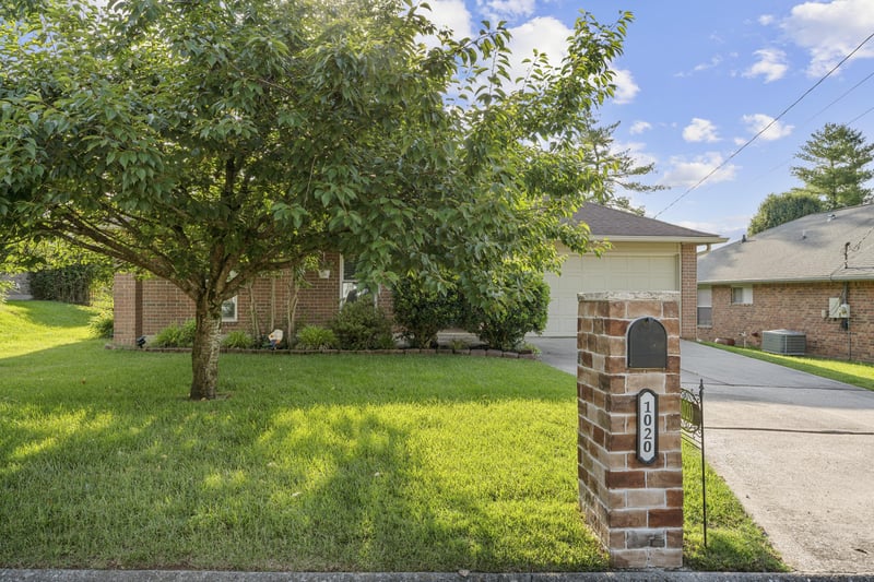 1020 Bret Ridge Dr, Hermitage, TN 37076