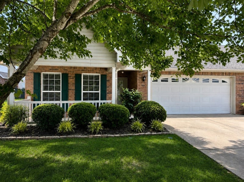 1302 Crofton Park Ct, Columbia, TN 38401