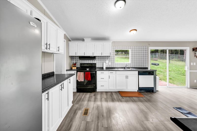 11 Brittany Ln, Gordonsville, TN 38563