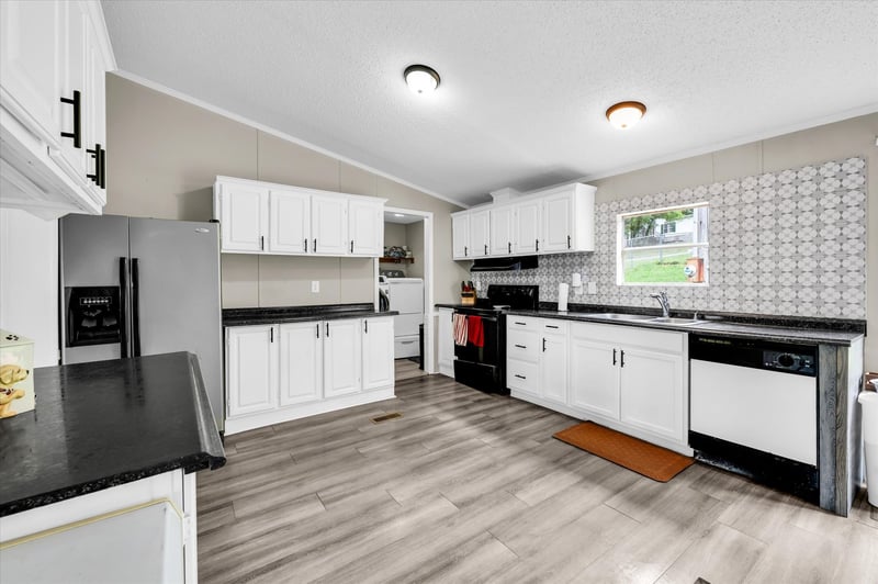 11 Brittany Ln, Gordonsville, TN 38563