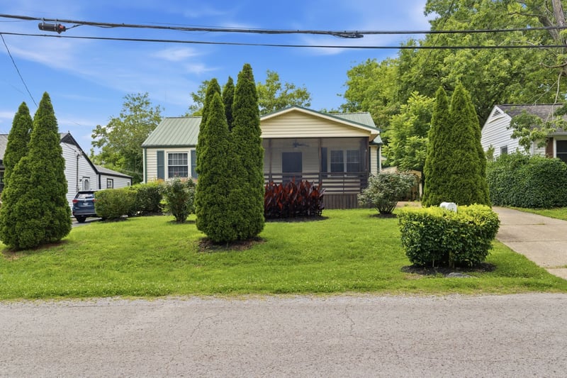 5615 Meadowcrest Ln, Nashville, TN 37209