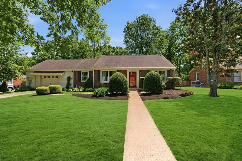 5621 Knob Rd, Nashville, TN 37209