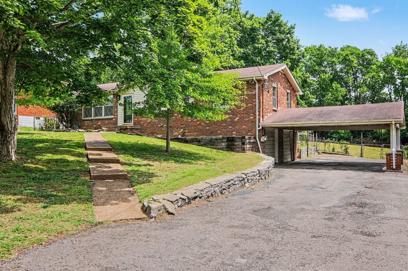 246 Sterling Rd, Hendersonville, TN 37075