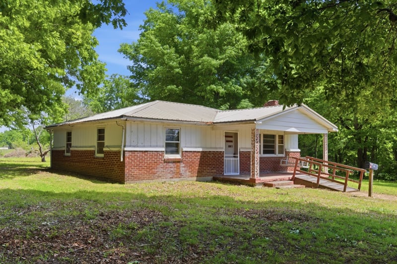 3962 Highway 70 , Dickson, TN 37055