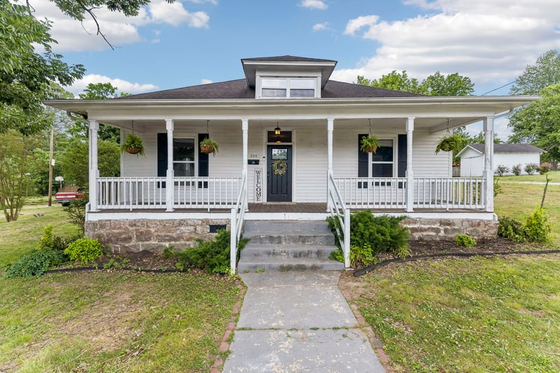 204 Jefferson Ave, Carthage, TN 37030