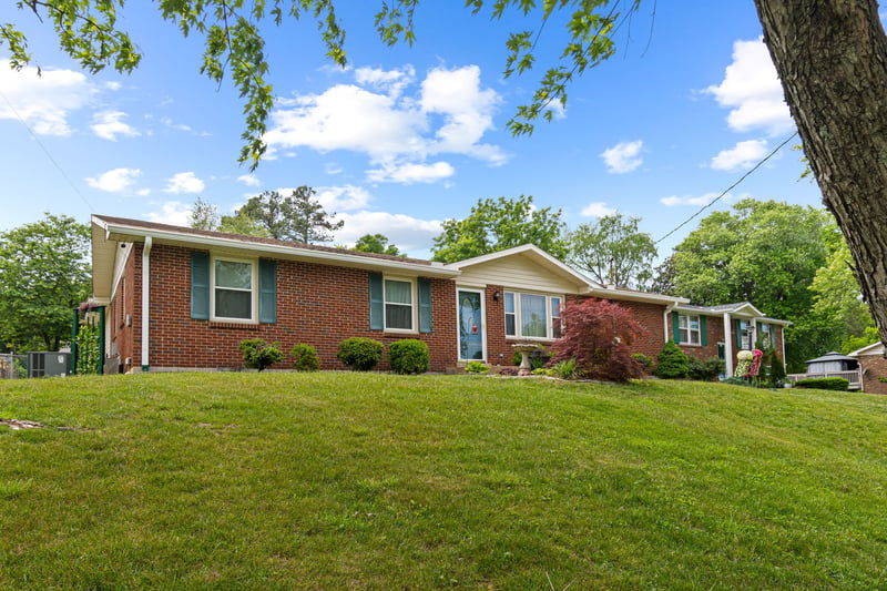 1517 Gasser Dr, Antioch, TN 37013