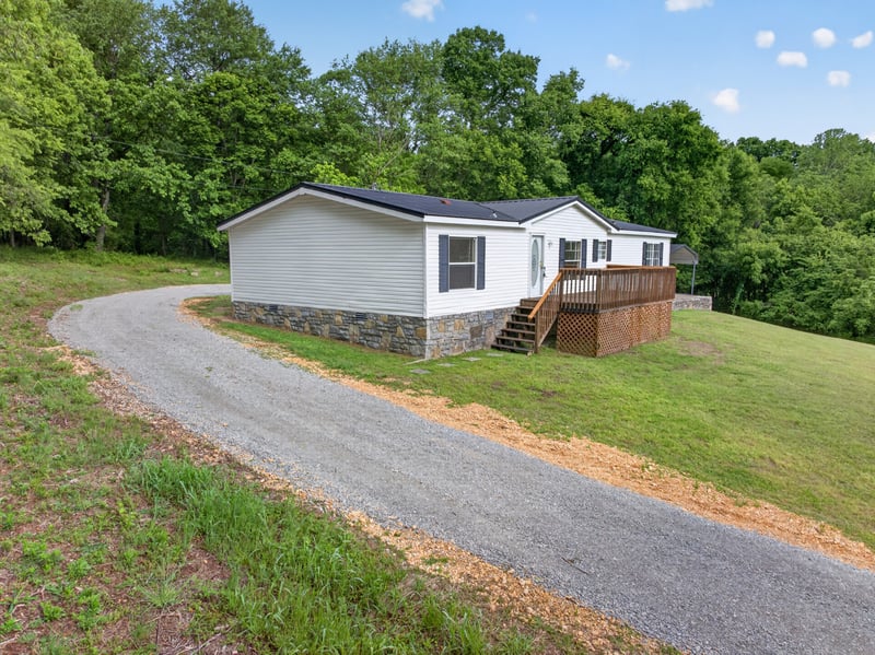 716 Canaan Rd, Columbia, TN 38401
