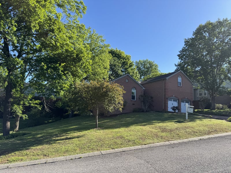122 Mansker Park Dr, Hendersonville, TN 37075