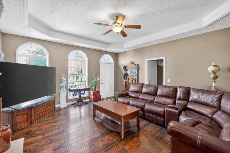 105 Hunterwood Dr, White House, TN 37188