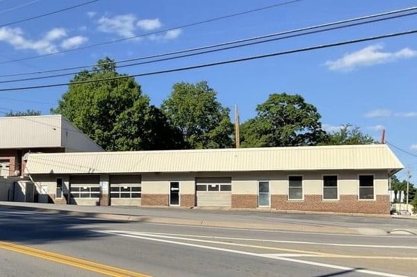 3604 Highway 48 , Charlotte, TN 37036