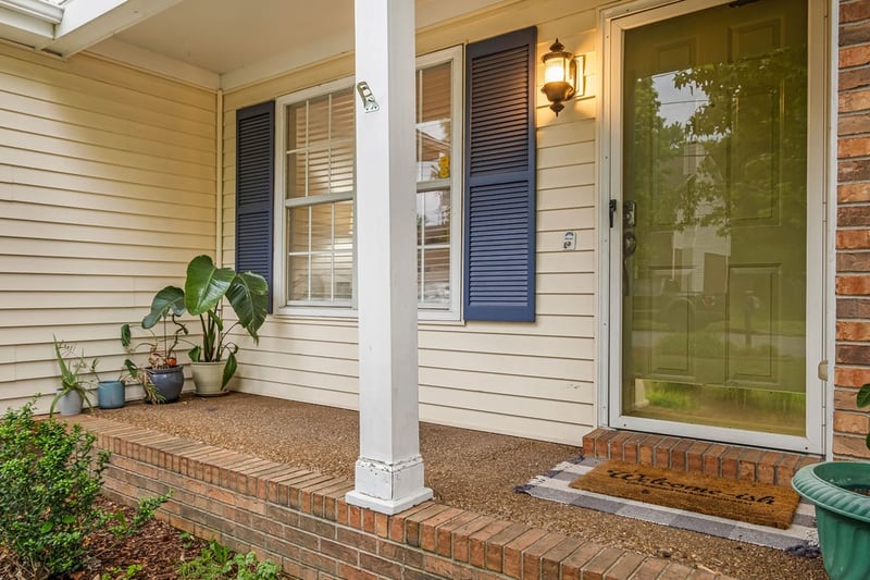 102 Oak Leaf Dr, Hendersonville, TN 37075