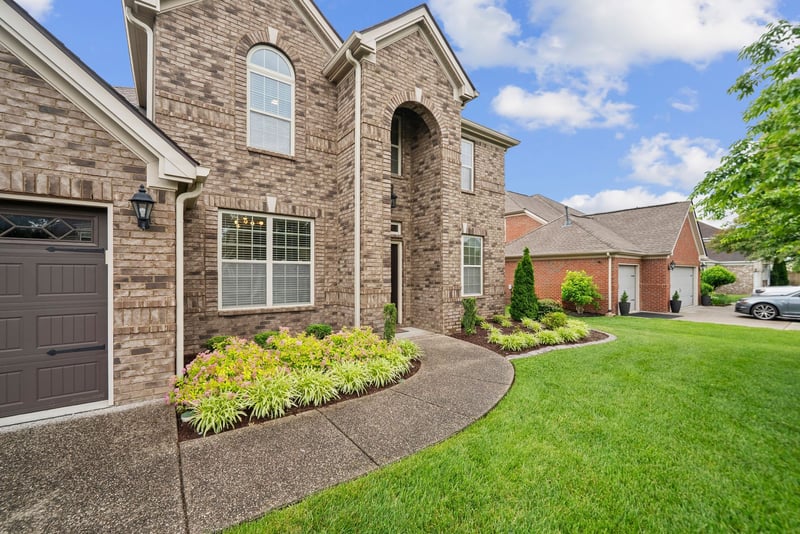1027 Brixworth Dr, Thompsons Station, TN 37179
