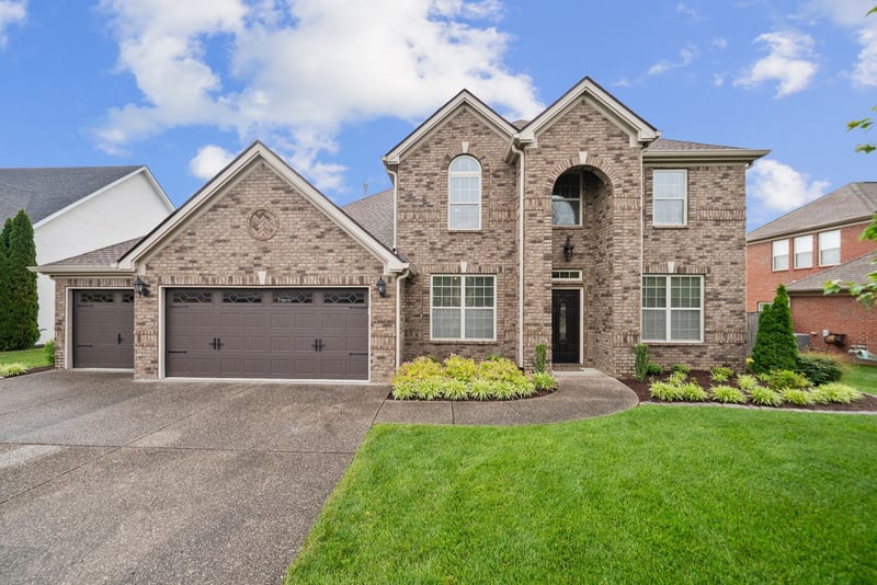 1027 Brixworth Dr, Thompsons Station, TN 37179