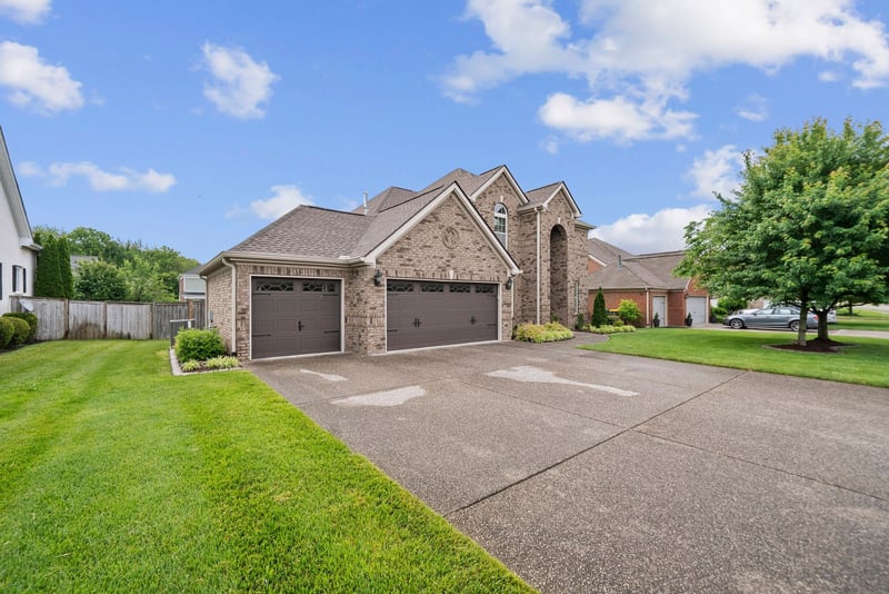 1027 Brixworth Dr, Thompsons Station, TN 37179