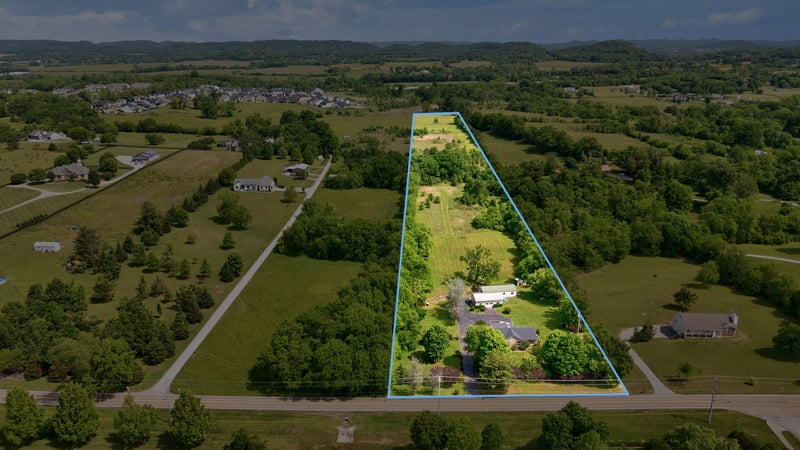 2740 Critz Ln, Thompsons Station, TN 37179