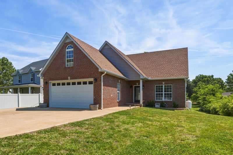 13535 Versailles Rd, Rockvale, TN 37153