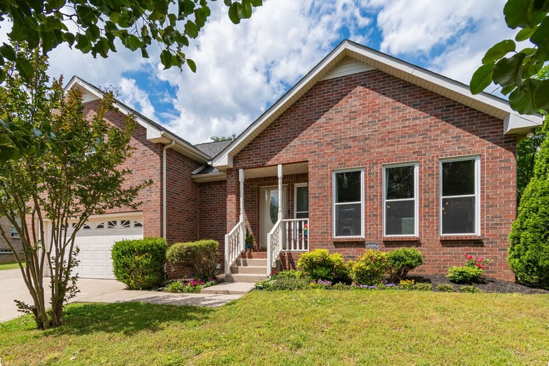 110 W Braxton Ln, Hendersonville, TN 37075