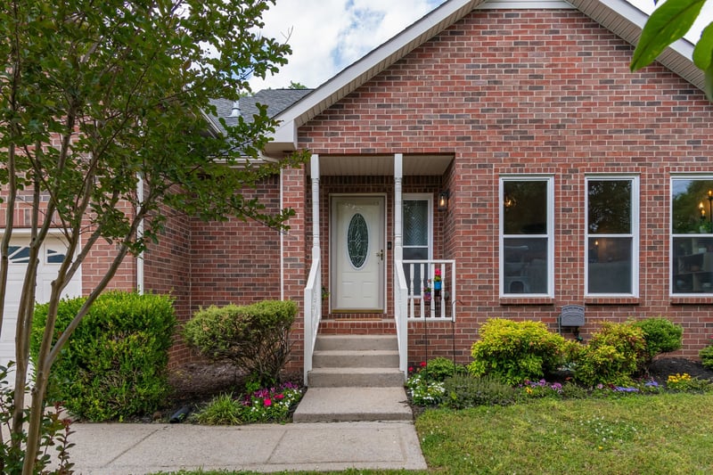 110 W Braxton Ln, Hendersonville, TN 37075
