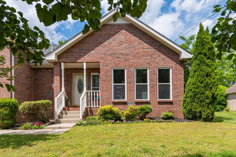 110 W Braxton Ln, Hendersonville, TN 37075