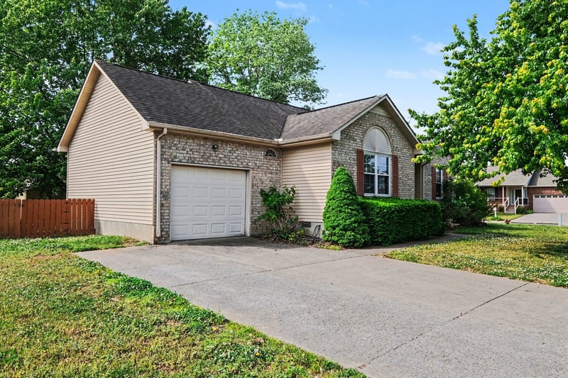 2500 Park Green Ln, Old Hickory, TN 37138