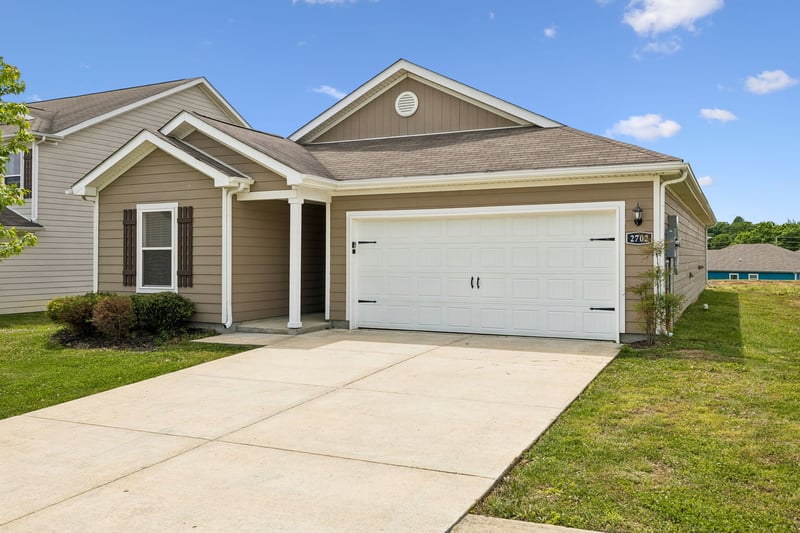 2702 Swarm Ct, Columbia, TN 38401