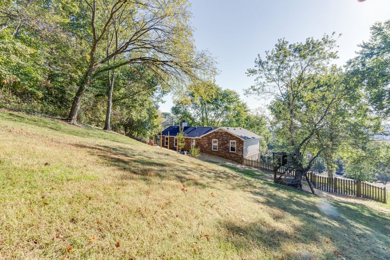 185 Honeysuckle Dr, Hendersonville, TN 37075