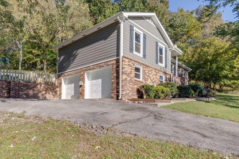 185 Honeysuckle Dr, Hendersonville, TN 37075