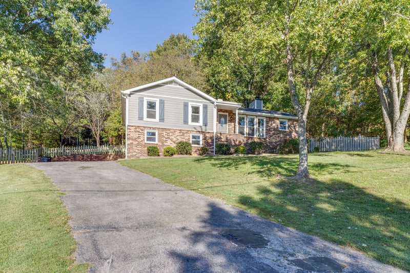 185 Honeysuckle Dr, Hendersonville, TN 37075