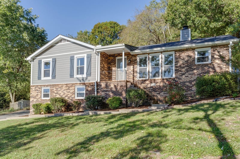 185 Honeysuckle Dr, Hendersonville, TN 37075