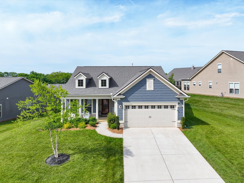 1055 Sumner Grv, Spring Hill, TN 37174