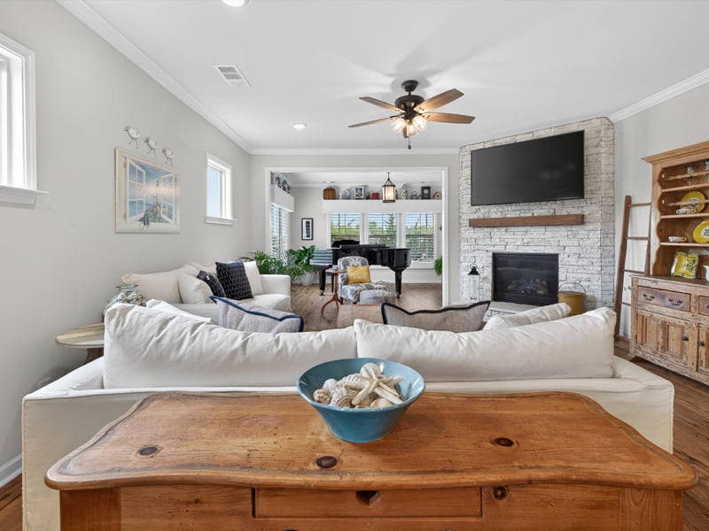 1055 Sumner Grv, Spring Hill, TN 37174