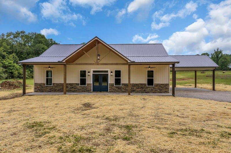 682 E Piney Rd, Dickson, TN 37055